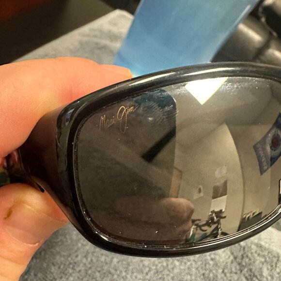 Maui Jim Wrap around glasses - Picture 2 of 4